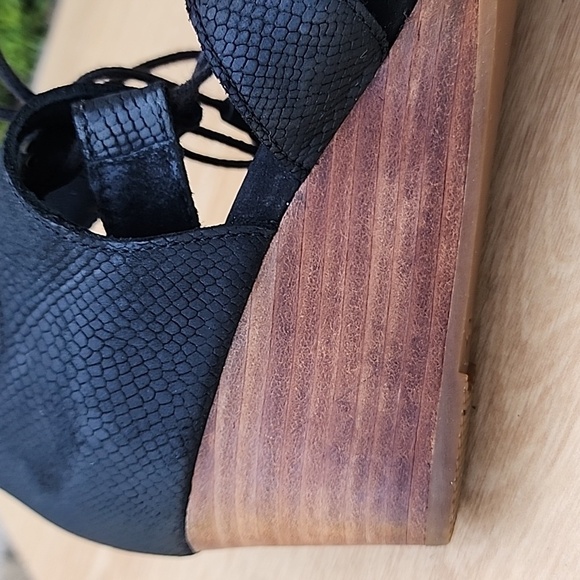 UGG Yasmin Lace Up Black Wedge Sandal Size 9 - Picture 12 of 14